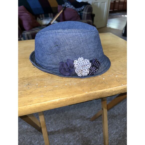 Children’s‎ Place Blue Chambray Fedora Hat With Flowers Size S Summer Hat - Picture 1 of 7